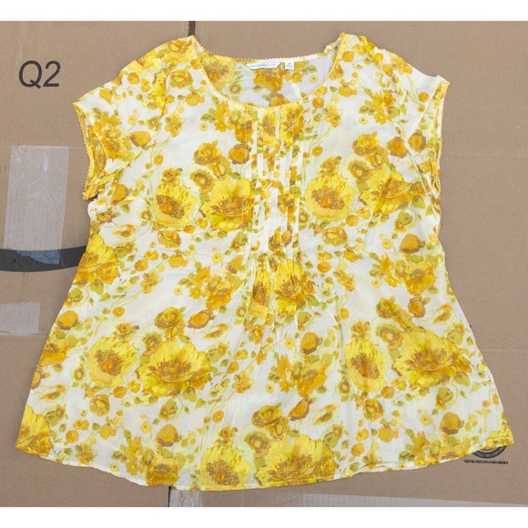 ❌ SOLD❌  Isaac Mizrahi Pleat Detail Self Belt Top - Picture 2 of 8